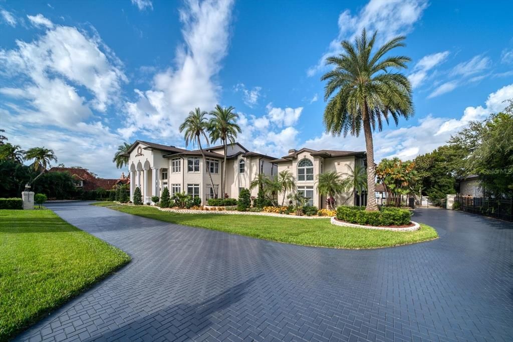 Recently Sold: $10,595,000 (6 beds, 7 baths, 11982 Square Feet)