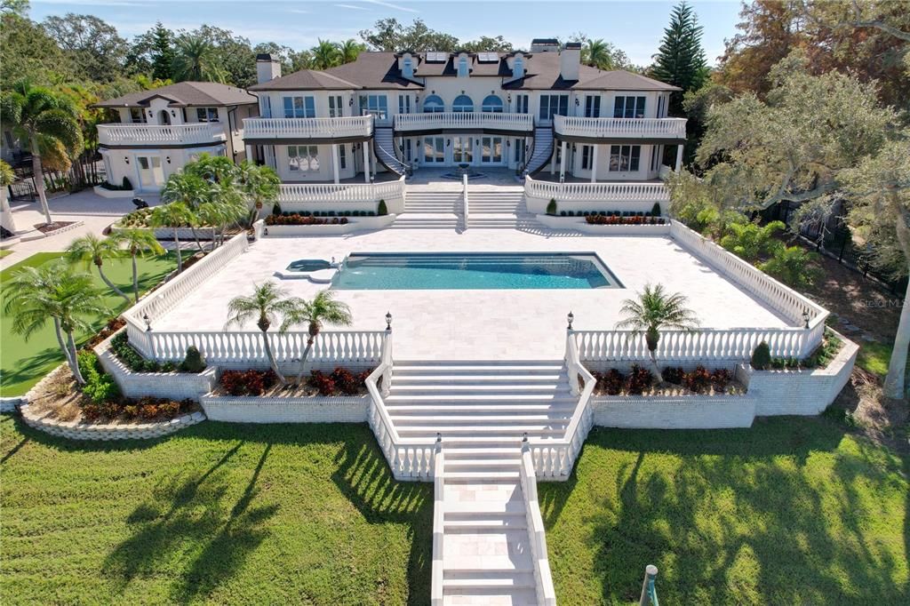 Recently Sold: $10,595,000 (6 beds, 7 baths, 11982 Square Feet)