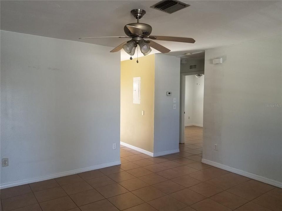 Recently Rented: $1,100 (2 beds, 1 baths, 810 Square Feet)