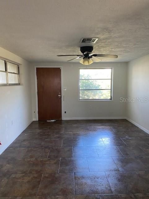 Recently Rented: $1,250 (2 beds, 1 baths, 862 Square Feet)