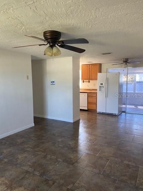 Recently Rented: $1,250 (2 beds, 1 baths, 862 Square Feet)