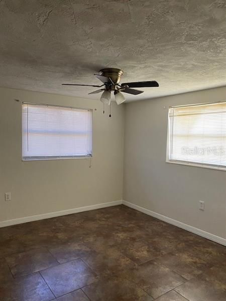 Recently Rented: $1,250 (2 beds, 1 baths, 862 Square Feet)