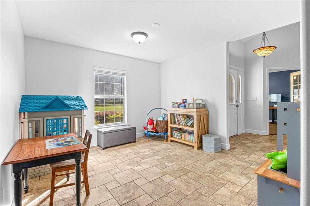 dinette area right off kitchen or play area