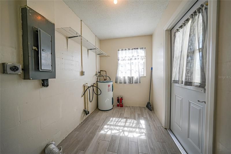 Recently Sold: $300,000 (3 beds, 2 baths, 1106 Square Feet)