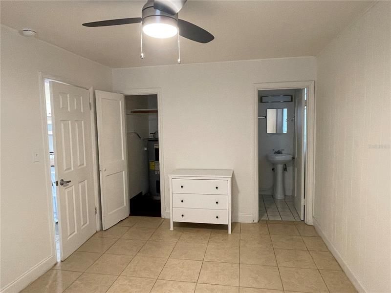 Recently Rented: $1,350 (1 beds, 1 baths, 552 Square Feet)