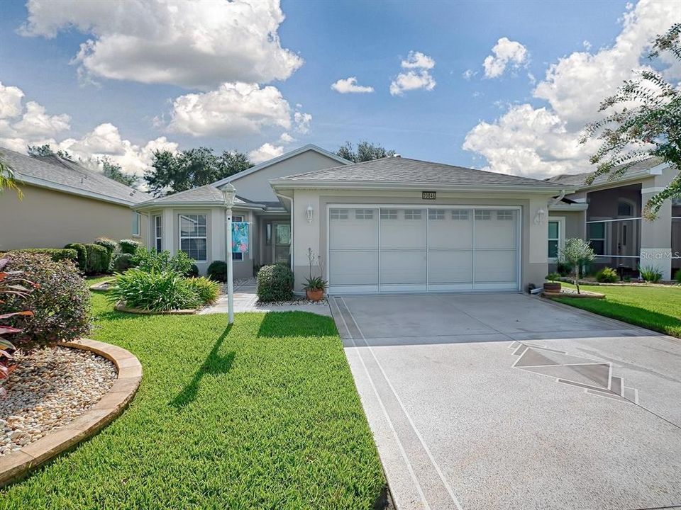 Recently Rented: $1,850 (3 beds, 2 baths, 1633 Square Feet)