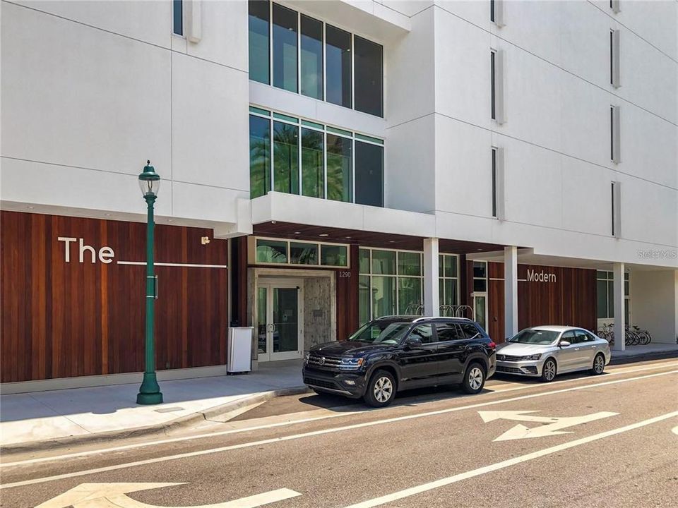 For Sale: $1,245,000 (2 beds, 2 baths, 1196 Square Feet)