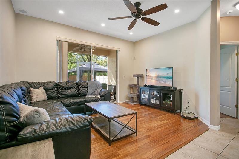 Recently Sold: $365,000 (3 beds, 2 baths, 1707 Square Feet)