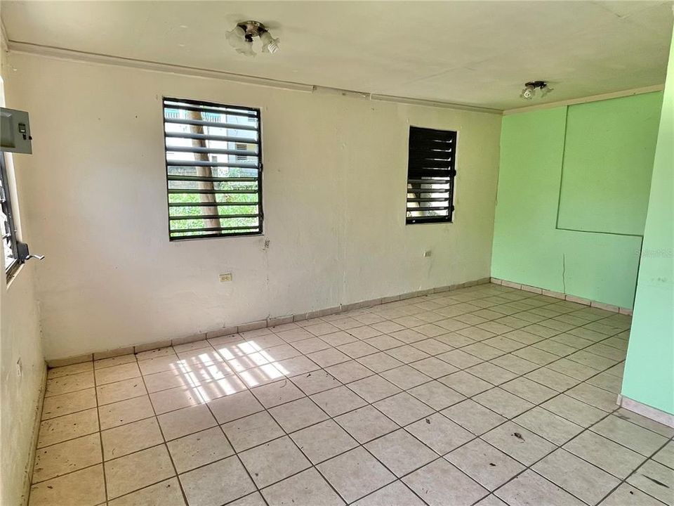 Vendido Recientemente: $84,500 (3 camas, 1 baños, 900 Pies cuadrados)