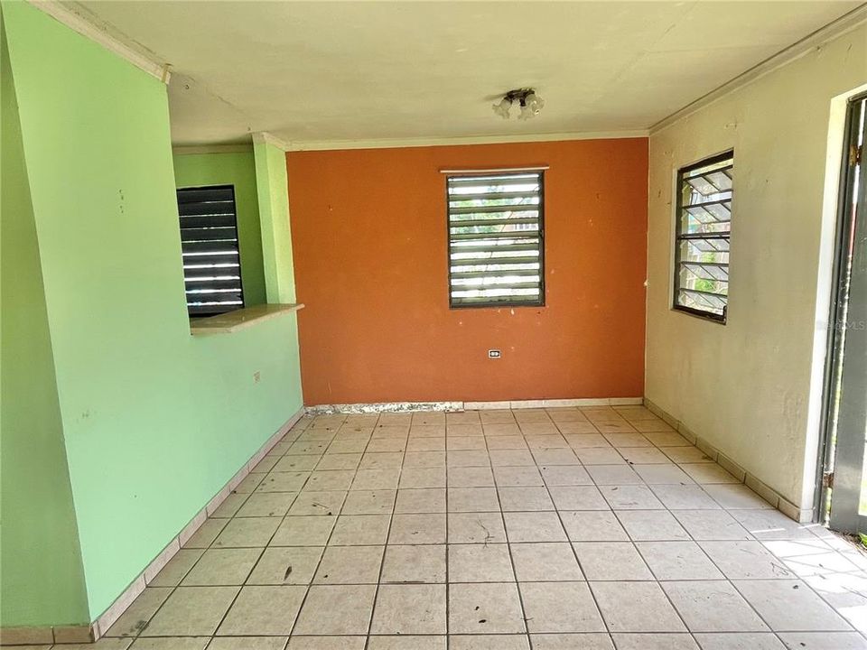 Vendido Recientemente: $84,500 (3 camas, 1 baños, 900 Pies cuadrados)