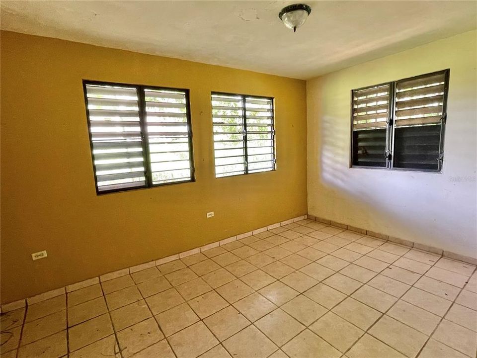 Vendido Recientemente: $84,500 (3 camas, 1 baños, 900 Pies cuadrados)