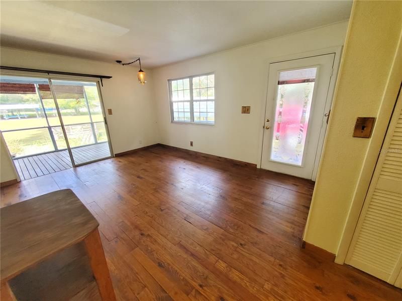 Recently Sold: $187,000 (2 beds, 1 baths, 864 Square Feet)