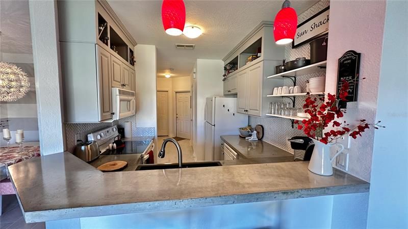 Recently Sold: $255,000 (2 beds, 2 baths, 1143 Square Feet)