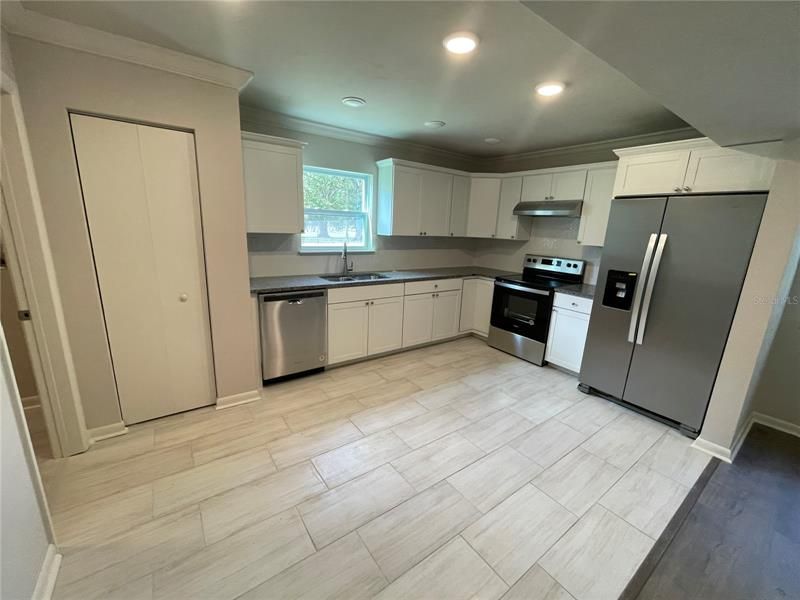 Recently Sold: $296,900 (3 beds, 2 baths, 1440 Square Feet)