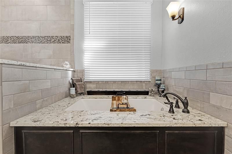 Master Tub with Granite instead of Tile. What a great idea