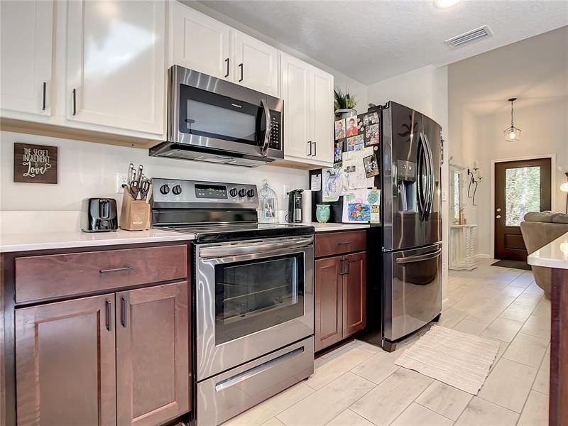 Recently Sold: $550,000 (4 beds, 2 baths, 1519 Square Feet)