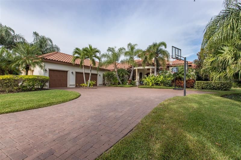 Recently Sold: $1,099,900 (4 beds, 3 baths, 3997 Square Feet)