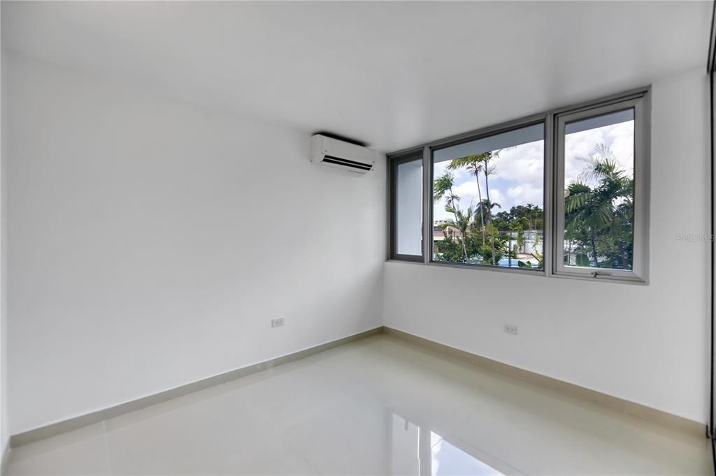 Vendido Recientemente: $799,000 (4 camas, 3 baños, 3406 Pies cuadrados)