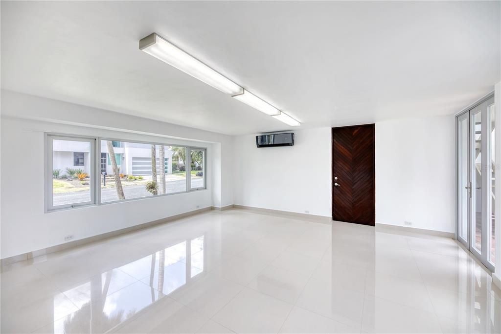 Vendido Recientemente: $799,000 (4 camas, 3 baños, 3406 Pies cuadrados)