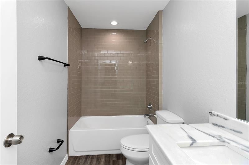最近售出: $425,000 (3 贝兹, 2 浴室, 1403 平方英尺)