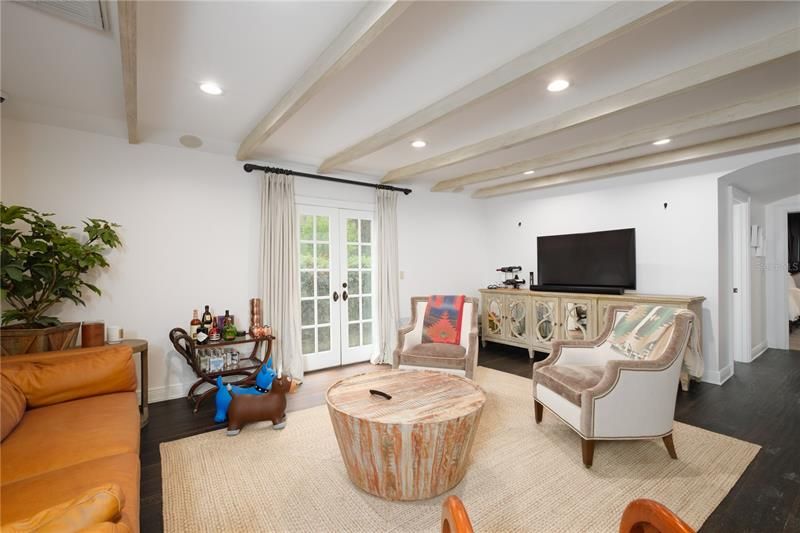 Recently Sold: $2,850,000 (3 beds, 2 baths, 1921 Square Feet)