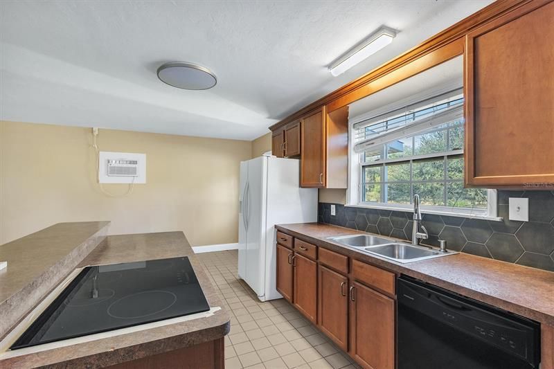 Recently Sold: $199,000 (2 beds, 1 baths, 812 Square Feet)