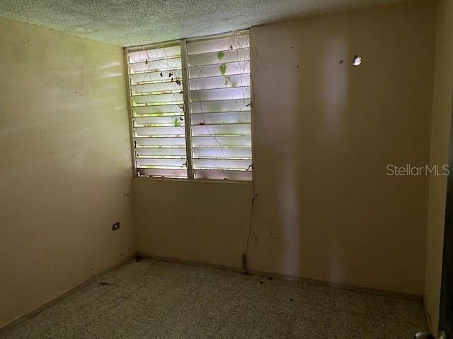 Vendido Recientemente: $85,000 (3 camas, 1 baños, 900 Pies cuadrados)