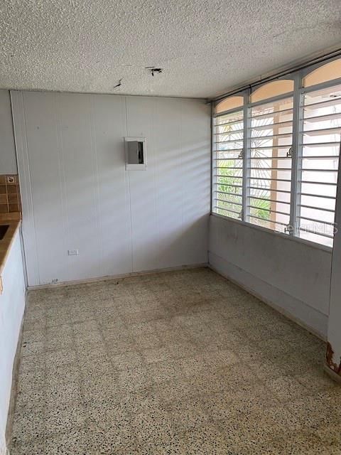 Vendido Recientemente: $85,000 (3 camas, 1 baños, 900 Pies cuadrados)