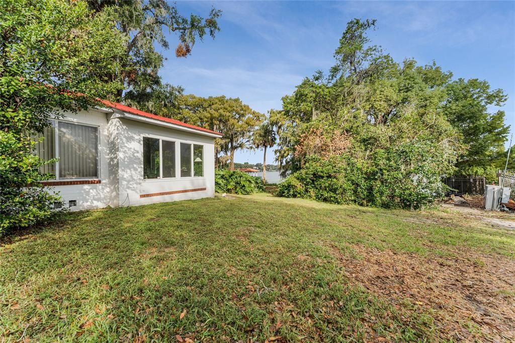 Recently Sold: $1,500,000 (3 beds, 2 baths, 1562 Square Feet)