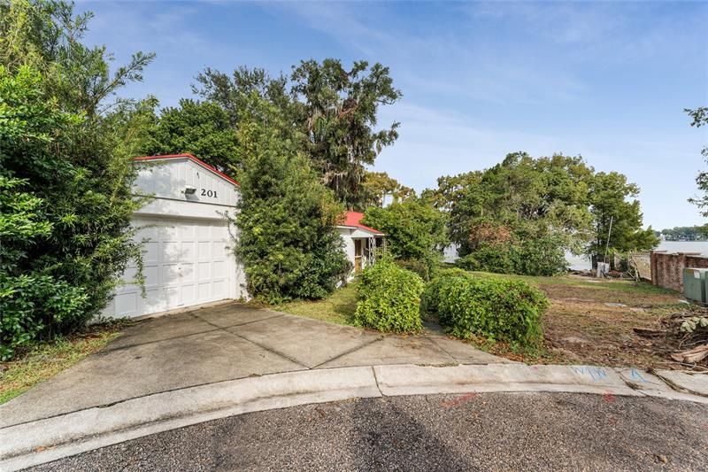Recently Sold: $1,500,000 (3 beds, 2 baths, 1562 Square Feet)