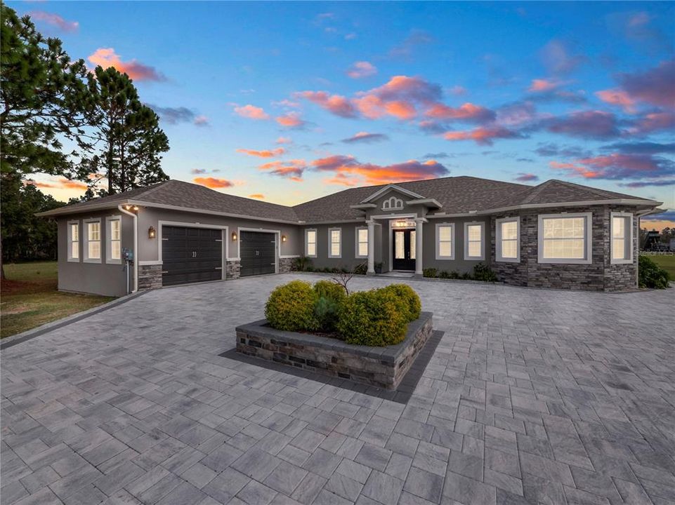 Recently Sold: $1,250,000 (4 beds, 2 baths, 2902 Square Feet)