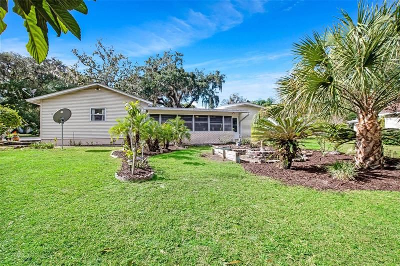 Recently Sold: $325,000 (3 beds, 1 baths, 1492 Square Feet)