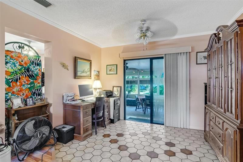 Recently Sold: $325,000 (3 beds, 1 baths, 1492 Square Feet)