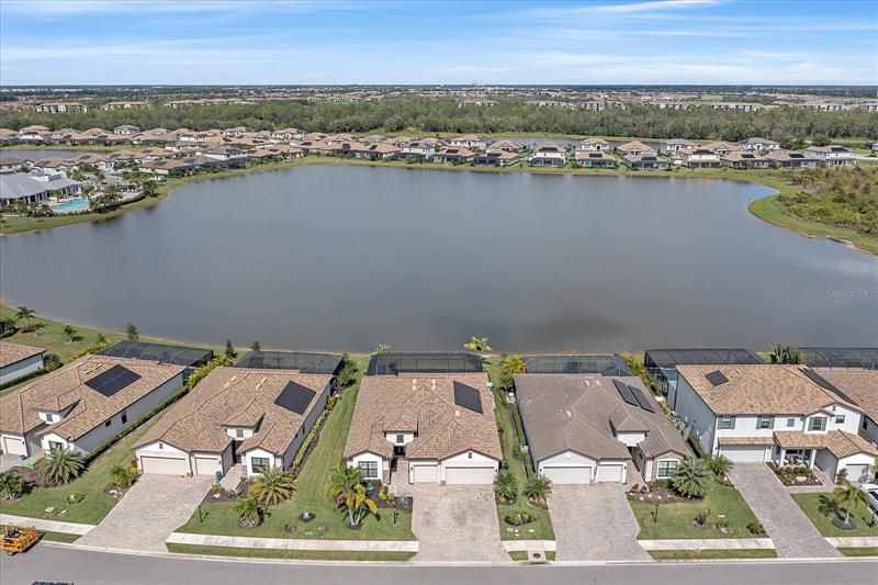 Recently Sold: $850,000 (3 beds, 3 baths, 2455 Square Feet)