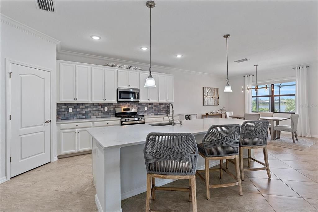 Recently Sold: $850,000 (3 beds, 3 baths, 2455 Square Feet)