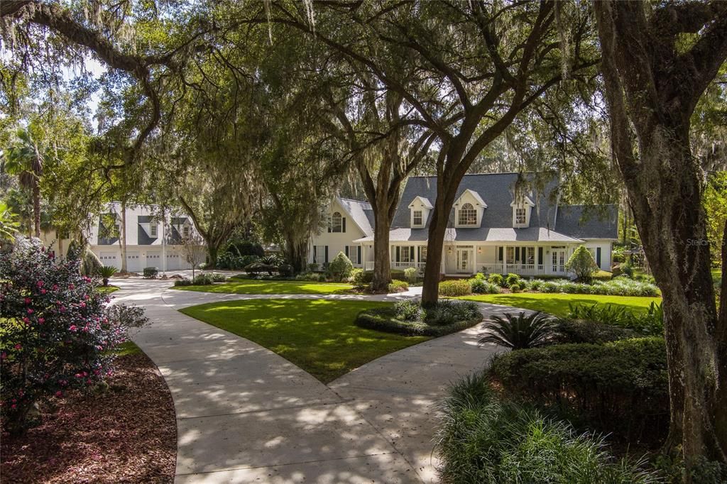 STUNNING 5.25 ACRE GATED ESTATE IN ALACHUA HIGHLANDS FULL OF GRANDDADDY OAKS AND LUSH LANDSCAPING