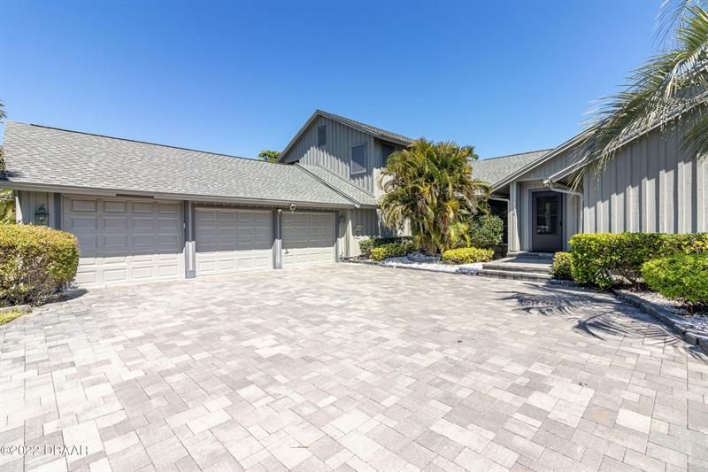 Recently Sold: $1,100,000 (3 beds, 2 baths, 2617 Square Feet)