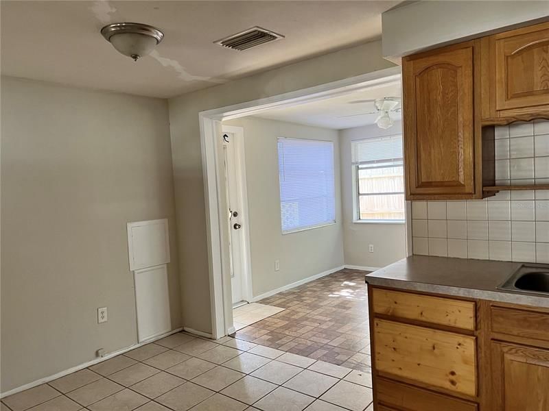 Recently Rented: $1,550 (2 beds, 1 baths, 1061 Square Feet)