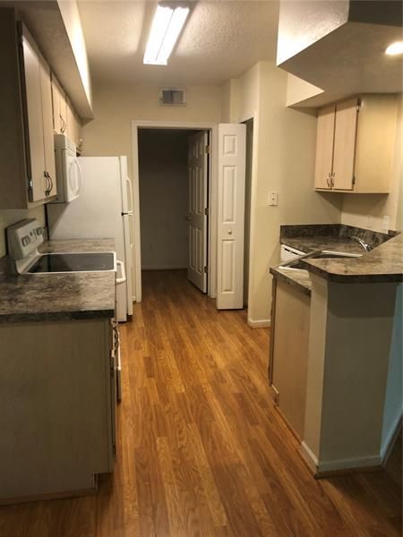 Recently Sold: $240,000 (2 beds, 2 baths, 1013 Square Feet)