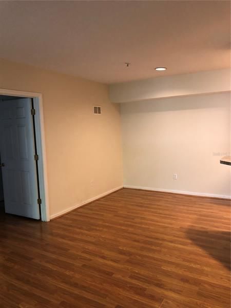 Recently Sold: $240,000 (2 beds, 2 baths, 1013 Square Feet)