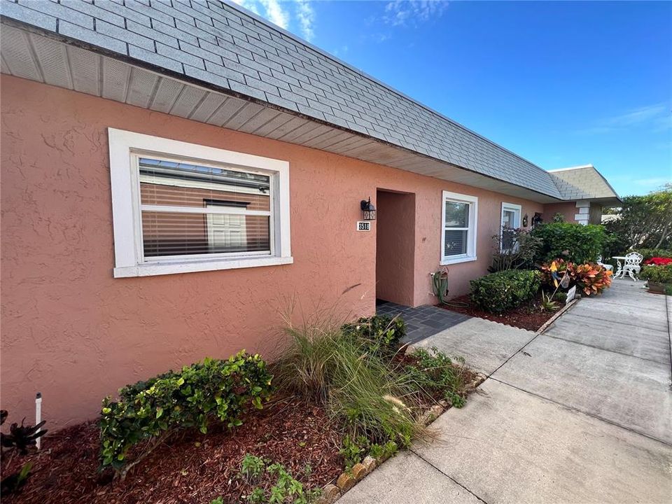 Recently Sold: $185,000 (2 beds, 2 baths, 956 Square Feet)