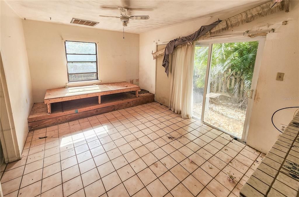 Vendido Recientemente: $130,000 (3 camas, 2 baños, 1584 Pies cuadrados)