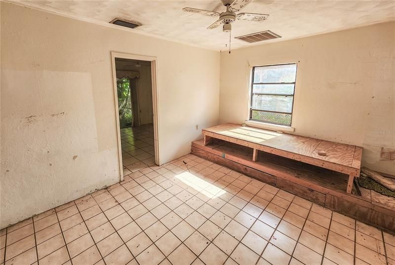 Vendido Recientemente: $130,000 (3 camas, 2 baños, 1584 Pies cuadrados)