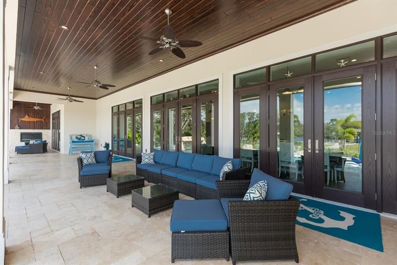 oversized lanai