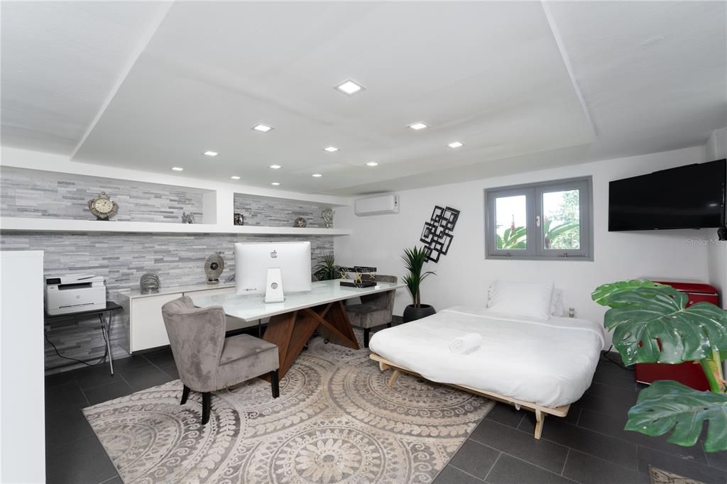 Recently Sold: $1,990,000 (5 beds, 3 baths, 4736 Square Feet)