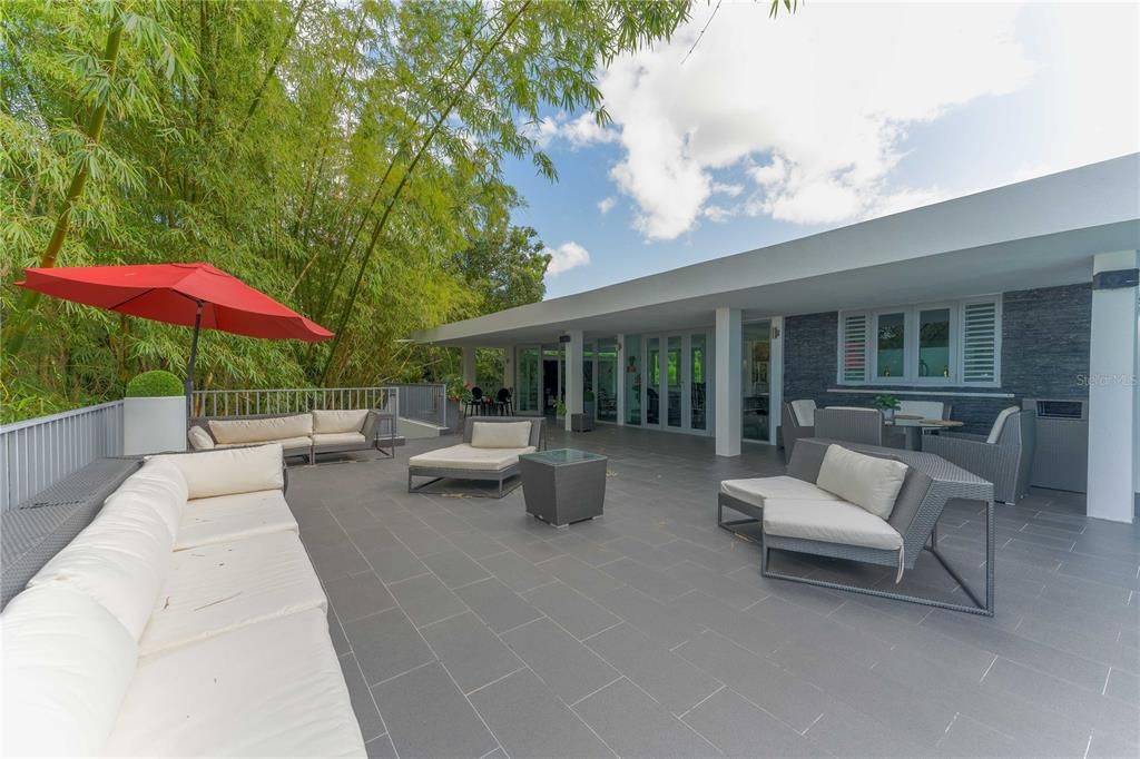 Recently Sold: $1,990,000 (5 beds, 3 baths, 4736 Square Feet)