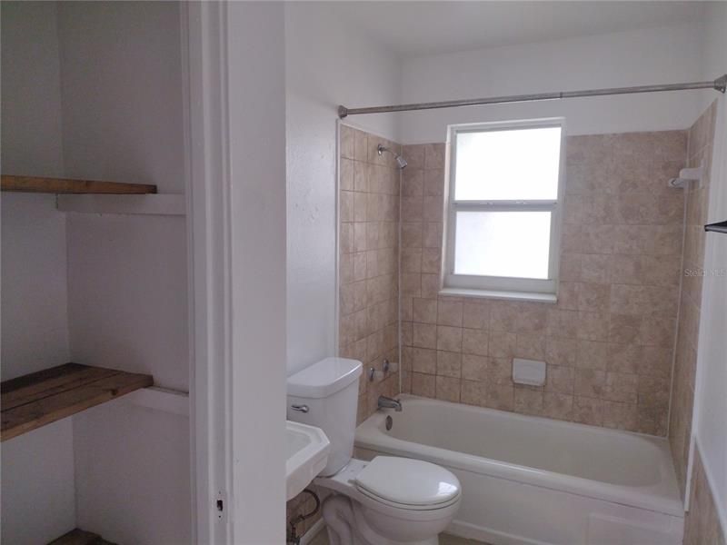 Недавно арендовано: $1,100 (2 спален, 1 ванн, 720 Квадратных фут)