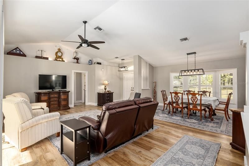 Recently Sold: $993,000 (3 beds, 2 baths, 1821 Square Feet)