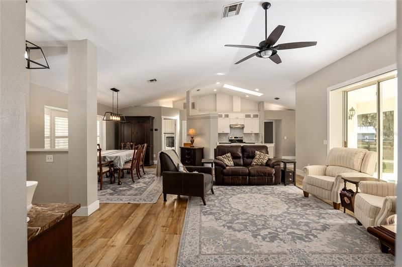 Recently Sold: $993,000 (3 beds, 2 baths, 1821 Square Feet)