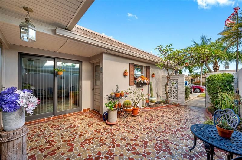 Recently Sold: $650,000 (2 beds, 2 baths, 1400 Square Feet)